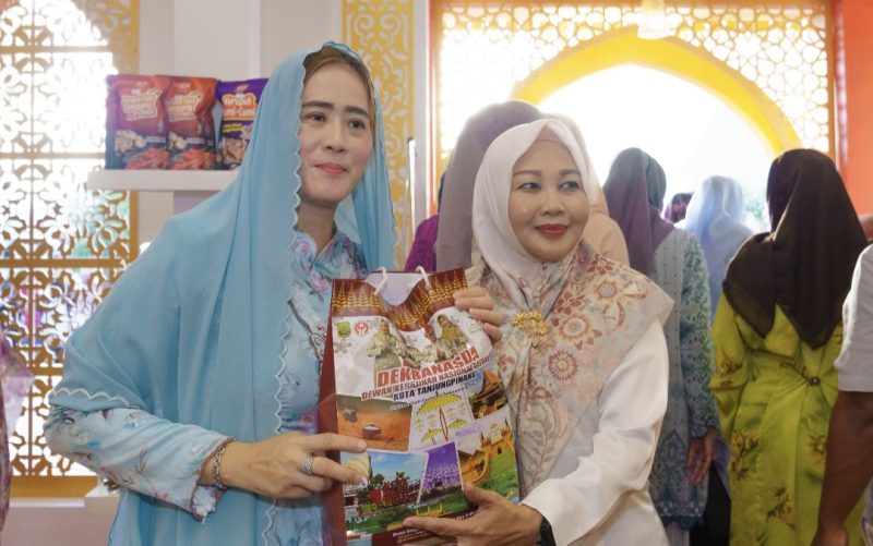 Dukung UMKM dan Syiar Islam, Ny. Sinta Aneng Hadiri Pembukaan Bazar MTQ XII Kepri (dok/photo)
