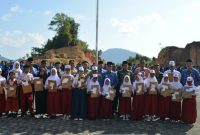 Aneng Beri Penghargaan kepada Pelajar Berprestasi (dok/photo)