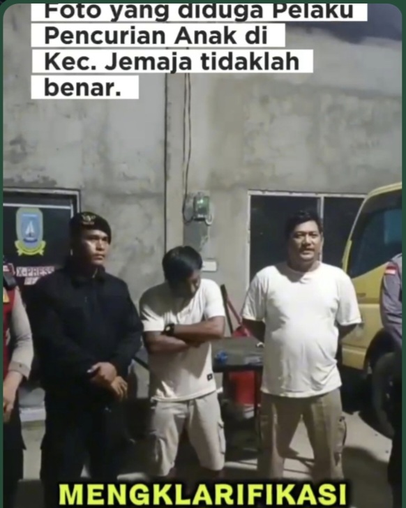 Klarifikasi Baju Putih Nawi (kiri) Rahmat Hidayat (kanan) (dok/photo)