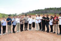 Kepala BP Batam, Amsakar Achmad, bersama Wakil Kepala BP Batam, Li Claudia Chandra, meninjau progres pembangunan Sekolah Rakyat Merah Putih di Rempang, Selasa (14/7/2026). F/Dok Humas Bp Batam.
