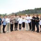 Kepala BP Batam, Amsakar Achmad, bersama Wakil Kepala BP Batam, Li Claudia Chandra, meninjau progres pembangunan Sekolah Rakyat Merah Putih di Rempang, Selasa (14/7/2026). F/Dok Humas Bp Batam.