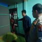 Personel Polsek Palmatak melakukan olah tempat kejadian perkara (TKP) di rumah korban usai menerima laporan dugaan percobaan penculikan anak di Desa Ladan, Kecamatan Palmatak, Kabupaten Kepulauan Anambas, Minggu (26/7/2026).f/istimewa.