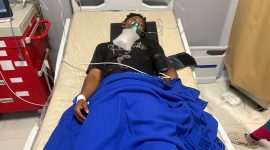 Korban kecelakaan tunggal di Jalan Selayang Pandang II, Tarempa, mendapatkan penanganan medis di RSUD Tarempa. Satu korban dinyatakan meninggal dunia, sementara dua lainnya mengalami luka berat dan masih menjalani perawatan.f/istimewa.