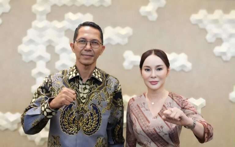 Kepala BP BATAM Amsakar Achmad dan Wakil Kepala BP BATAM Liclaudia chandra. F/ dok BP BATAM