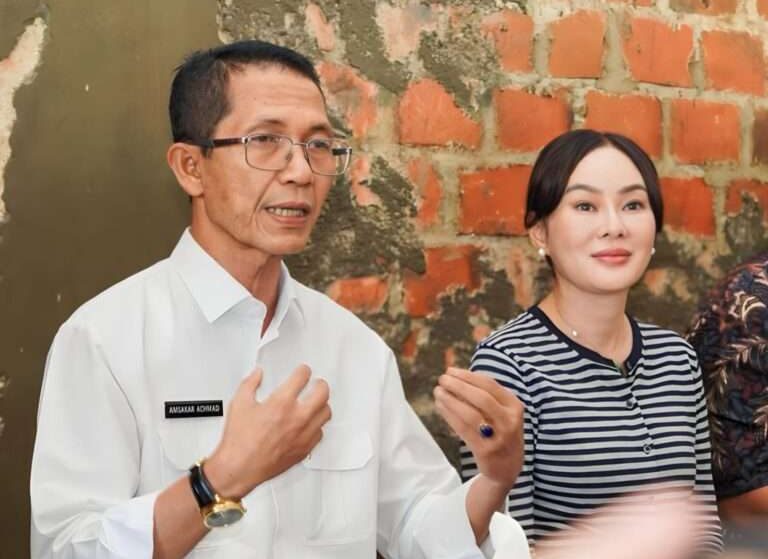Kepala BP Batam, Amsakar Achmad, bersama Wakil Kepala BP Batam, Li Claudia Chandra . F / dok BP BATAM