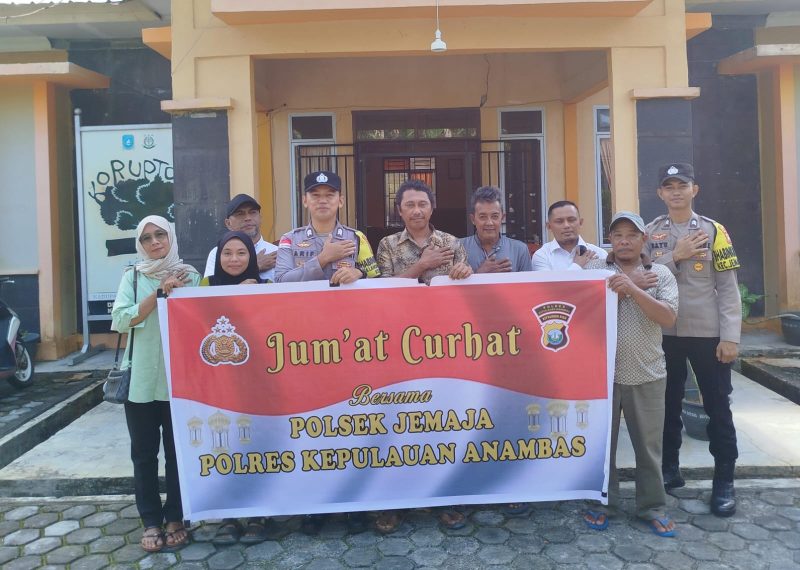 Polsek Jemaja Polres Kepulauan Anambas menggelar kegiatan Jumat Curhat Kamtibmas bersama masyarakat Desa Landak, Kecamatan Jemaja, Jumat (14/8/2026).F/Dok Humas Polres