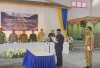 Camat Siantan  Syamsir S.Ap (ket, photo)