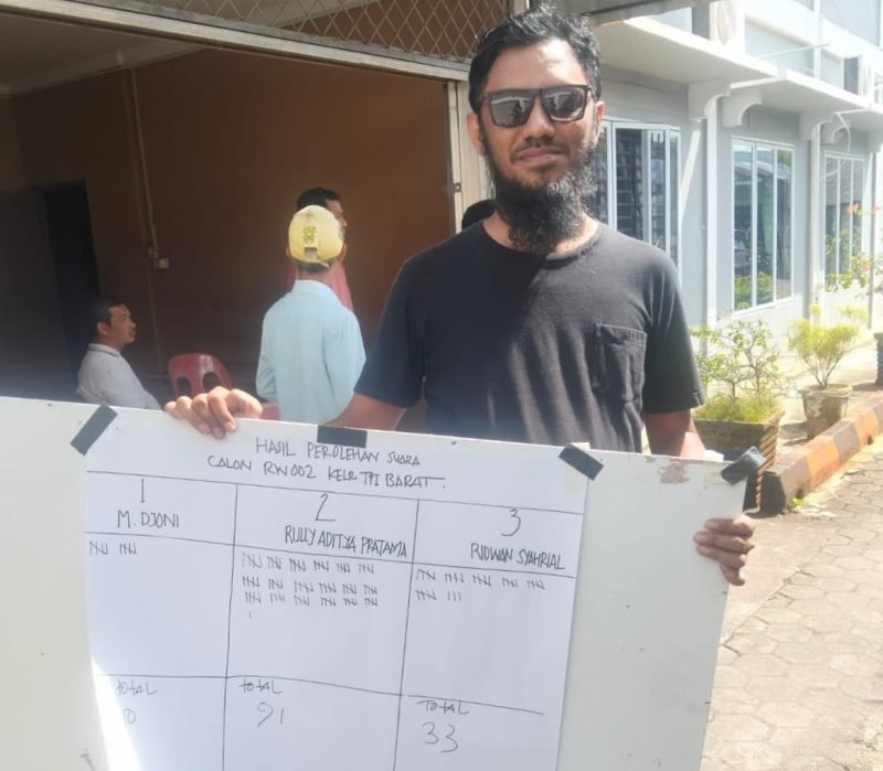 Rully Aditya, Pria Berjambang yang Dipercaya Pimpin RW 02. F/ANTON