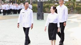 Wali Kota Batam, Amsakar Achmad, bersama Wakil Wali Kota Batam, Li Claudia Chandra, menghadiri apel gabungan di Dataran Engku Putri, Batamcentre, Rabu (2/9/2026). 