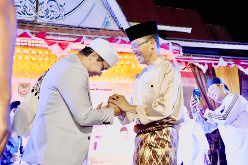 Wali Kota Batam, Amsakar Achmad, menghadiri Belakang Padang Bershalawat Jilid 2 di Lapangan Indra Sakti, Kecamatan Belakang Padang, Sabtu (5/9/2026) malam