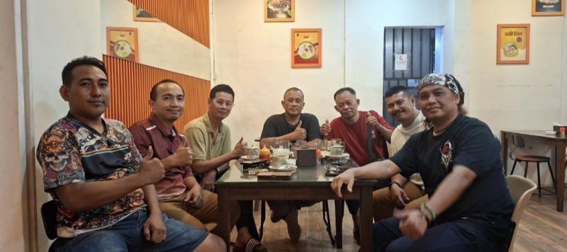 Jajaran Kelurahan Jodoh bersama Artis Lagu Melayu  (dok/photo)