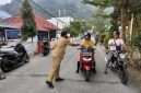 Camat Siantan Syamsir S.Ap Bagikan Masker (dok/photo)