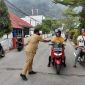 Camat Siantan Syamsir S.Ap Bagikan Masker (dok/photo)