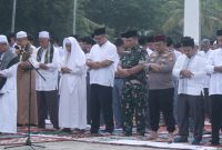 Ketua DPRD Inhil Iwan Taruna Sholat Istisqa (dok/photo)