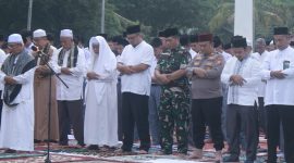 Ketua DPRD Inhil Iwan Taruna Sholat Istisqa (dok/photo)