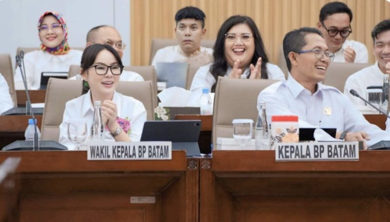 Kepala BP Batam dan Wakil Amsakar Achmad dan Lie Claudia Chandra (ket/photo)