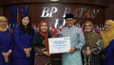 PIKORI BP Batam Serahkan Bantuan Kemanusiaan Korban NTT melalui BAZNAS (ket/photo)