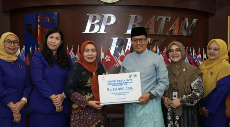 PIKORI BP Batam Serahkan Bantuan Kemanusiaan Korban NTT melalui BAZNAS (ket/photo)