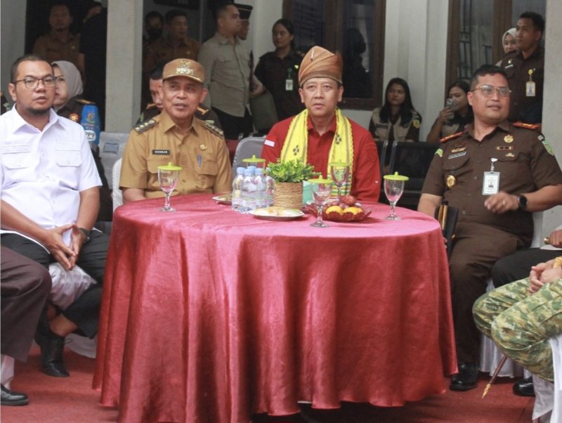 Ketua DPRD Inhil Iwan Taruna [kiri pojok] (Ket/photo)