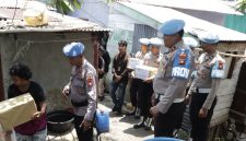 Sambu HUT Ke-24 Propam Polri dengan Bagikan Sembako (ket/photo)