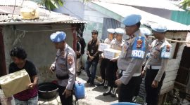 Sambu HUT Ke-24 Propam  Polri dengan Bagikan Sembako (ket/photo)