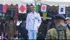 Upacara HUT TNI Ke-81 di Tarempa (ket/photo)