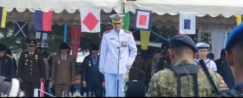 Upacara HUT TNI Ke-81  di Tarempa (ket/photo)