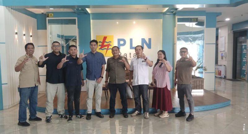 Humas PLN Batam dan   Pengurus SMSI Kepri (ket/photo)