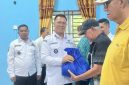 Bupati Anambas Aneng  Serahkan Sembako 