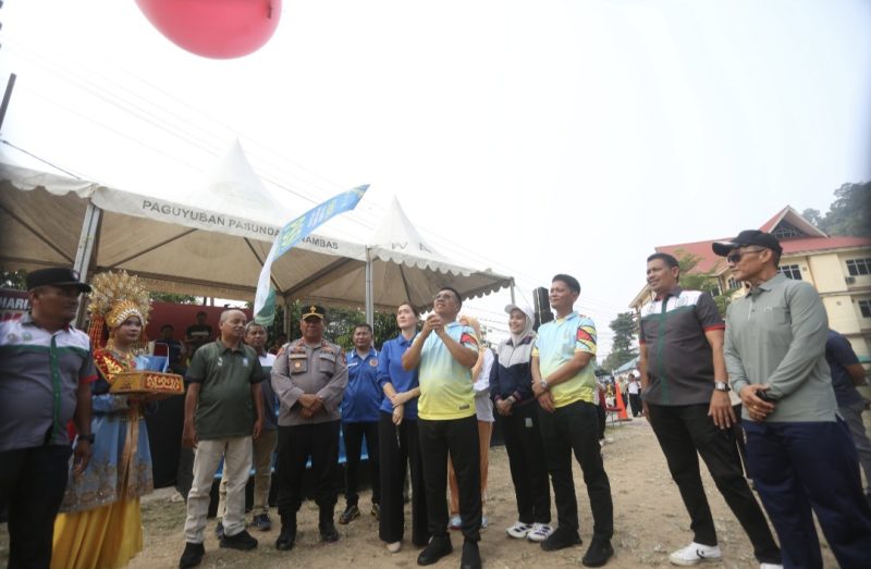 Bupati Aneng Buka Turnamen Sepak Bola Piala Gubernur Kepri (ket/photo)