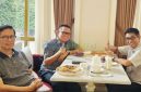 Andi Azwan (kiri) Ady Indra Pawennari (tengah) Mahmud Marhabah (kanan) 