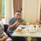 Andi Azwan (kiri) Ady Indra Pawennari (tengah) Mahmud Marhabah (kanan) 