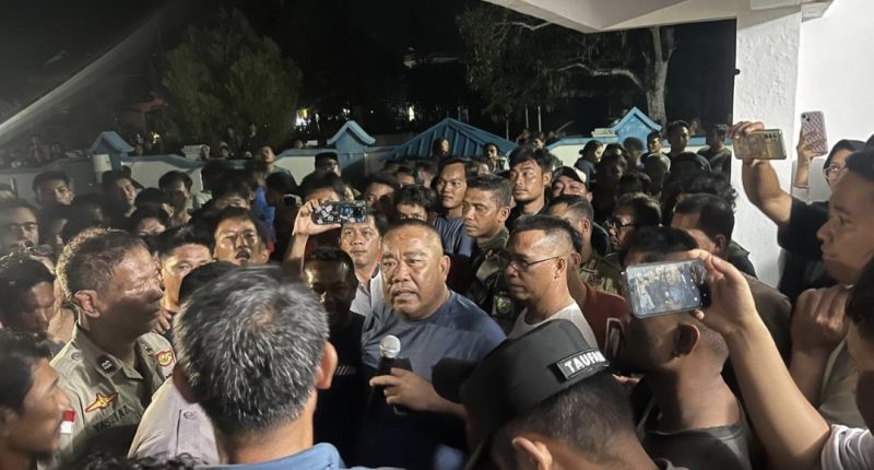 Wakil Ketua II DPRD Anambas dan Bupati Temui Warga (ket/photo)