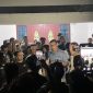 Bupati Aneng dan Wakil Ketua II DPRD Kepulauan Anambas, Rocky Hasudungan Sinaga Temui massa (ket/photo)